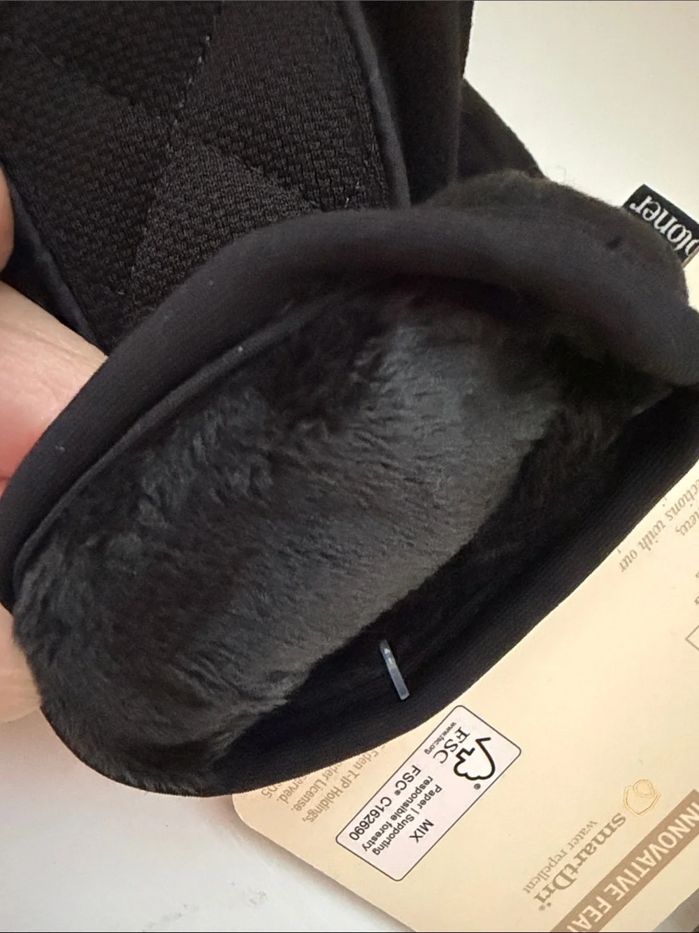 Isotoner Black Women's Quilted Water-Repellent Gloves Size S/M